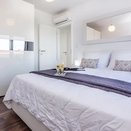 Sun Nikolina Appartement *