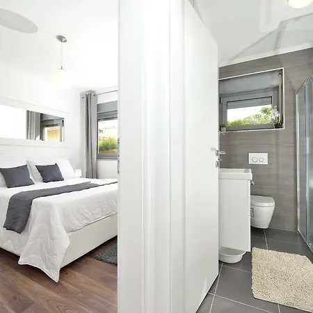 Sun Nikolina Appartement *