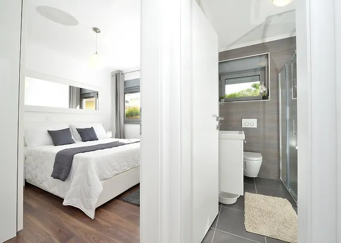 Sun Nikolina Apartman *