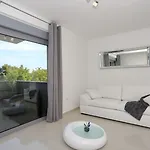 Sun Nikolina Lägenhet *