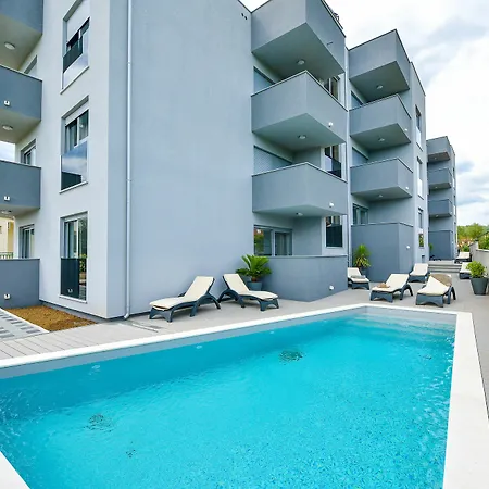 Sun Nikolina Apartmán *