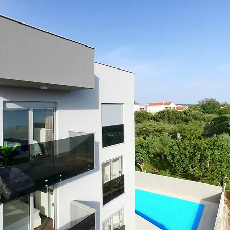 Sun Nikolina Apartmán *